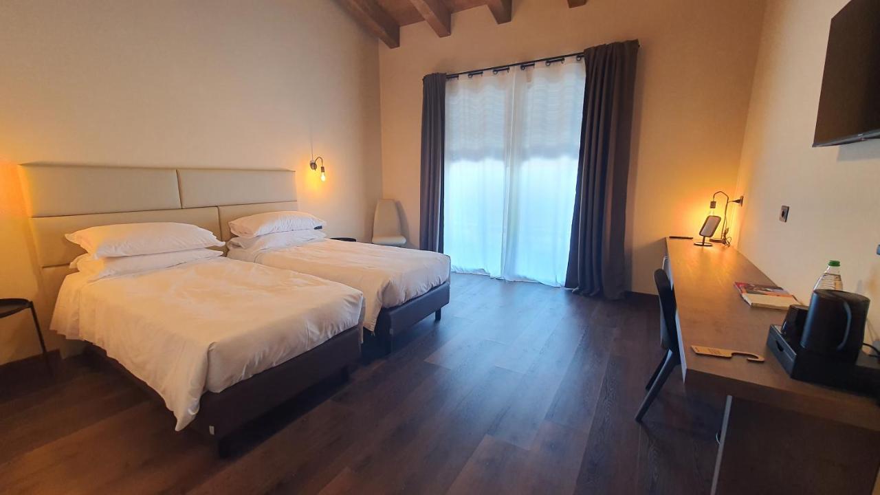 Hotel Orizzonti Vigneti Repetto à Sarezzano Extérieur photo