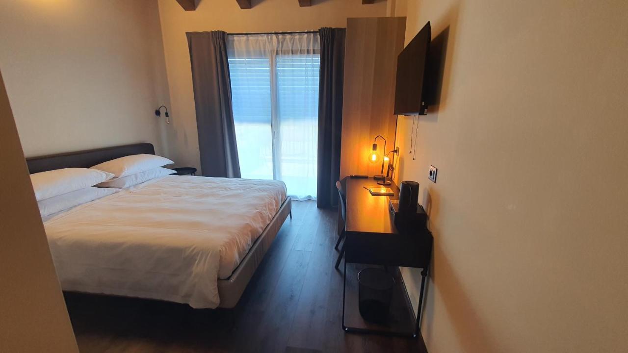 Hotel Orizzonti Vigneti Repetto à Sarezzano Extérieur photo