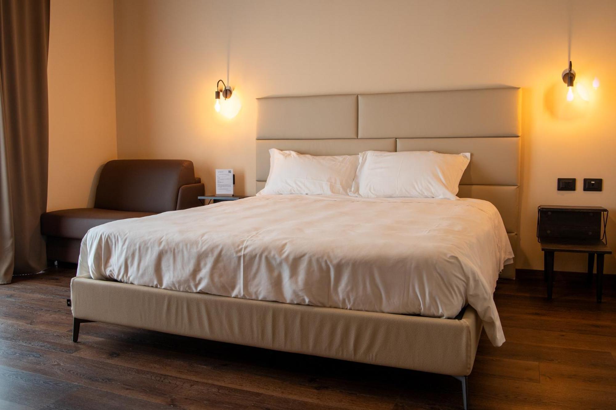 Hotel Orizzonti Vigneti Repetto à Sarezzano Extérieur photo
