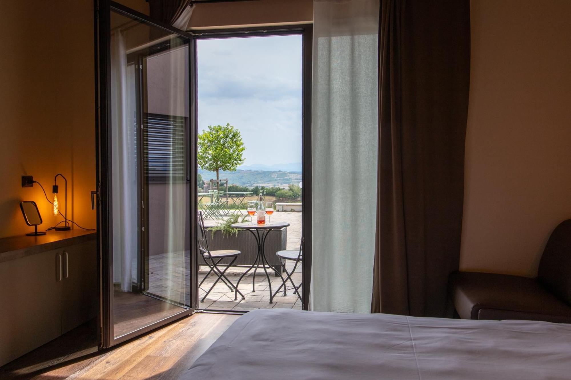 Hotel Orizzonti Vigneti Repetto à Sarezzano Extérieur photo